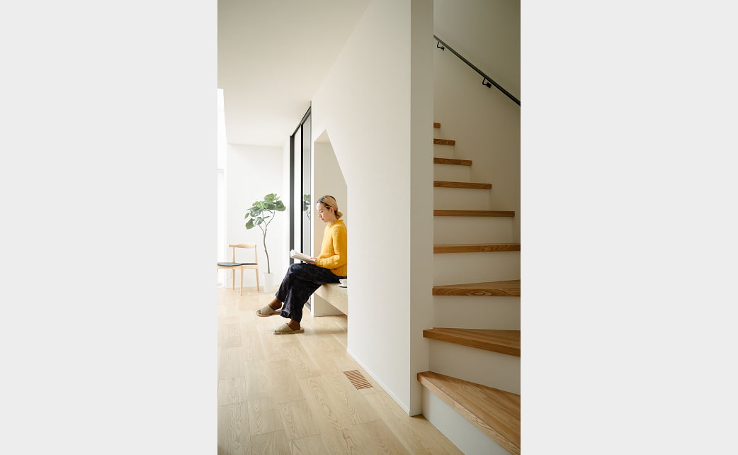 こだわりのハンセムキッチンとタイル仕上げの腰壁