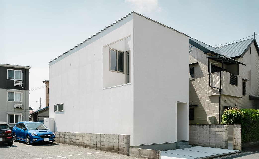 白が映える外壁デザイン