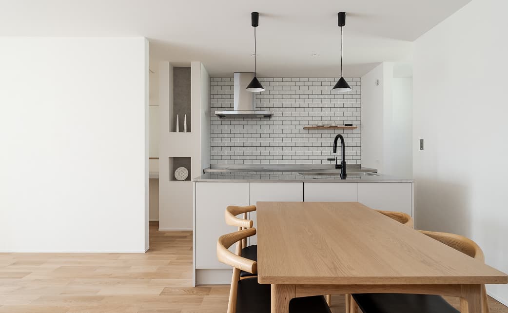 白で統一した上質水回り