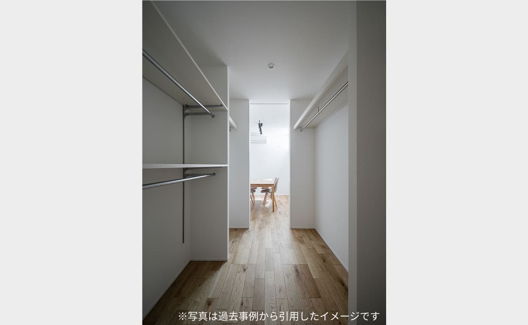 土間とデッキが繋がる、趣味の余白