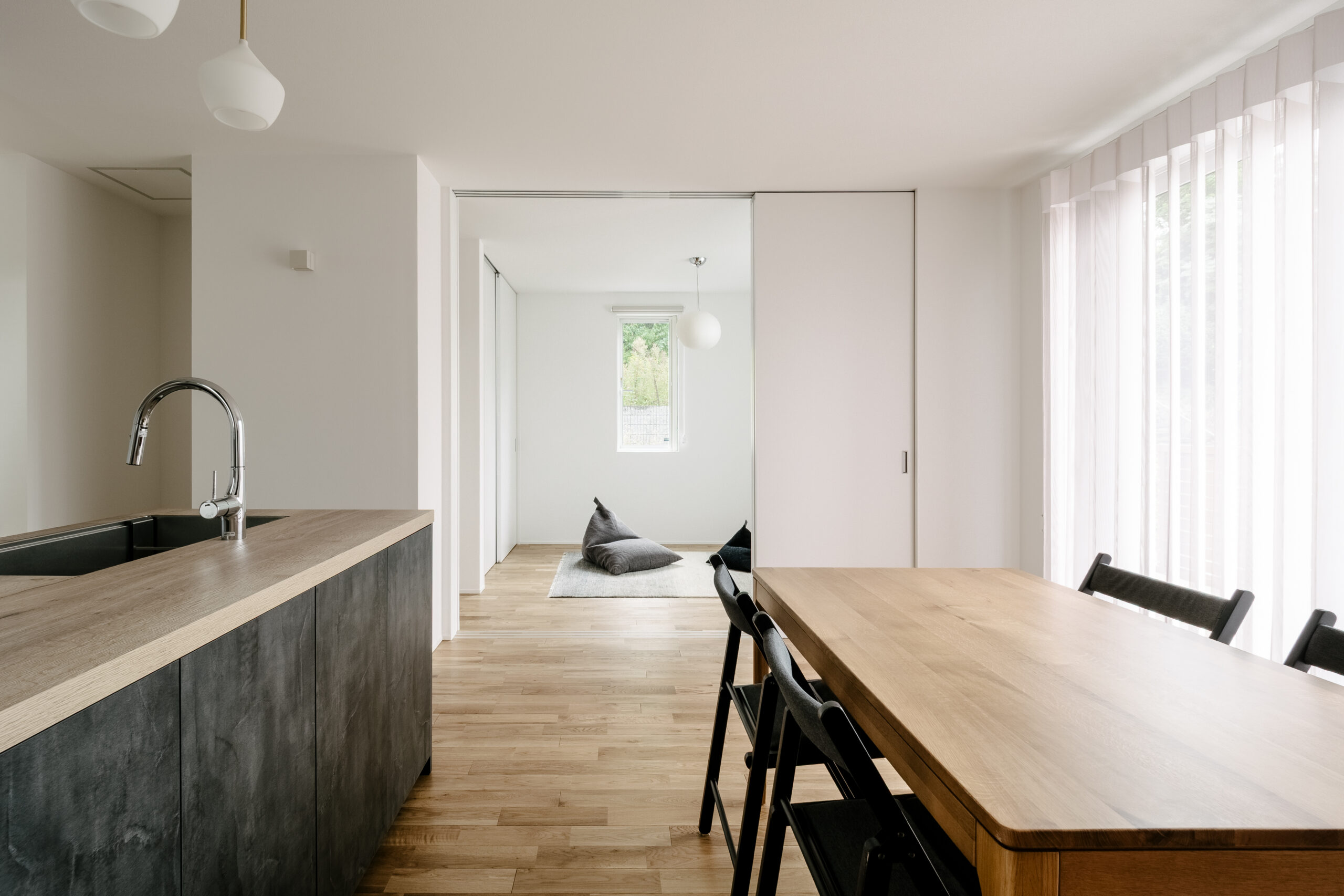 大人のためのアトリエ付き3階建て2世帯住宅 / 東大阪市東石切町