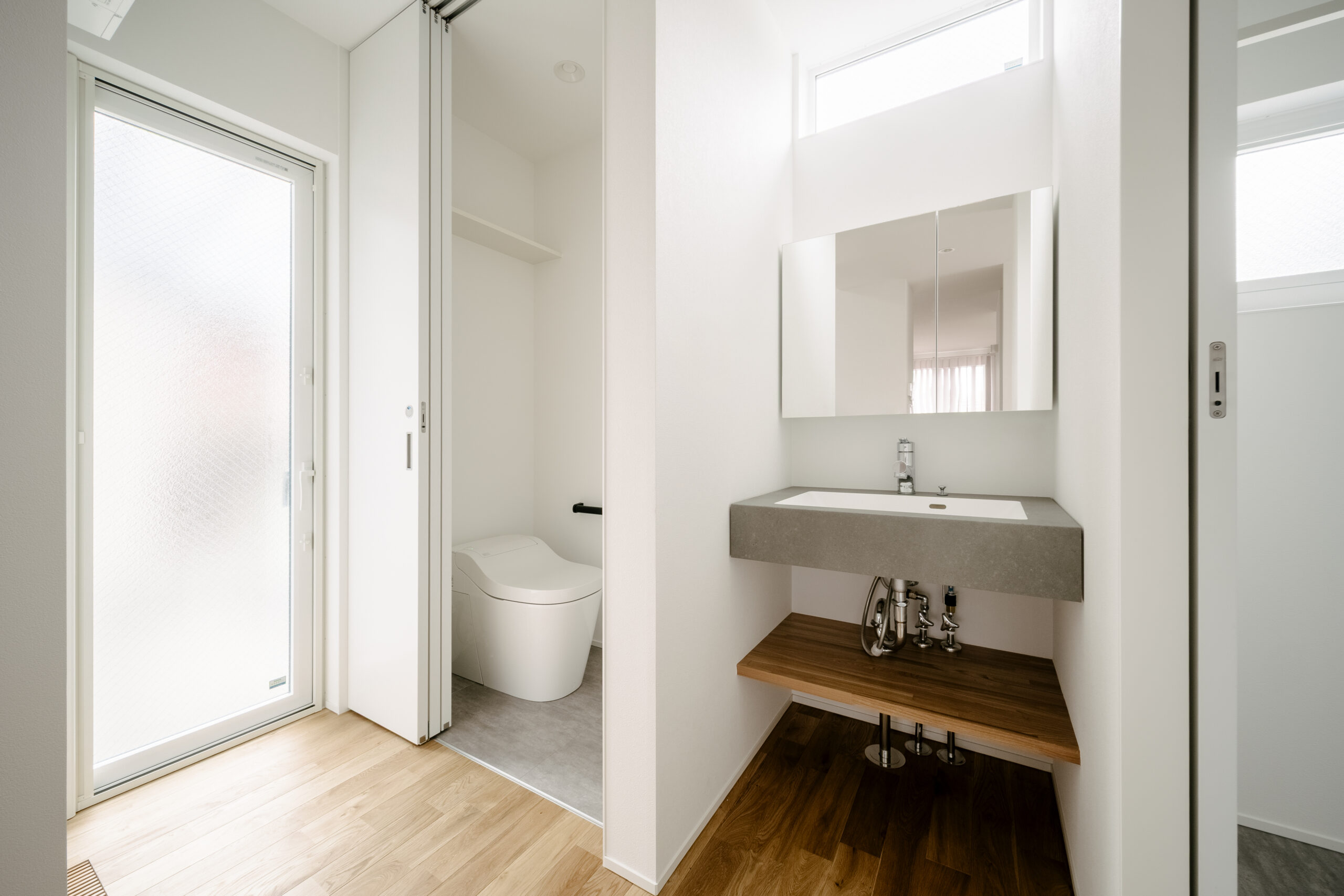 大人のためのアトリエ付き3階建て2世帯住宅 / 東大阪市東石切町