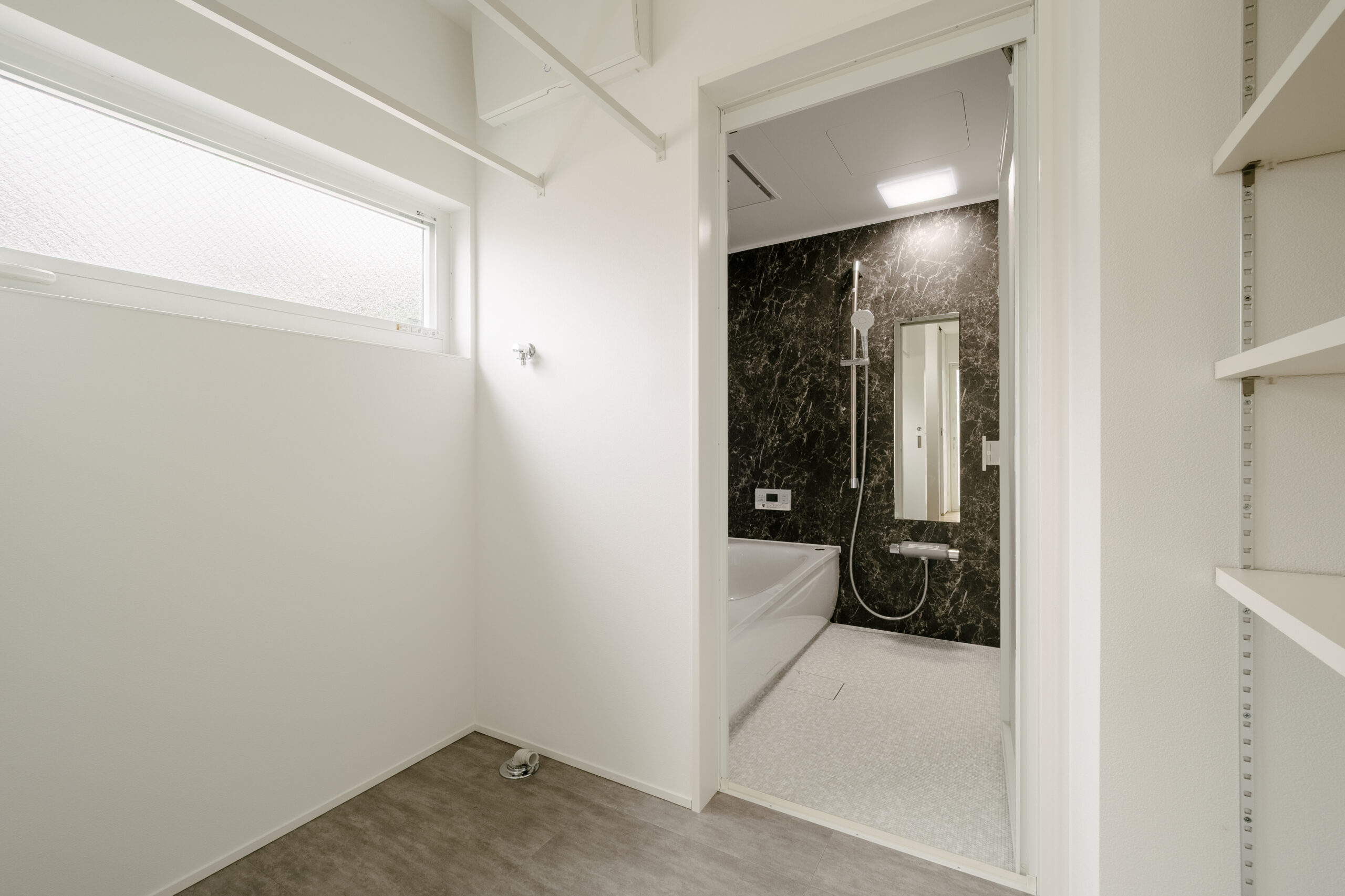 大人のためのアトリエ付き3階建て2世帯住宅 / 東大阪市東石切町