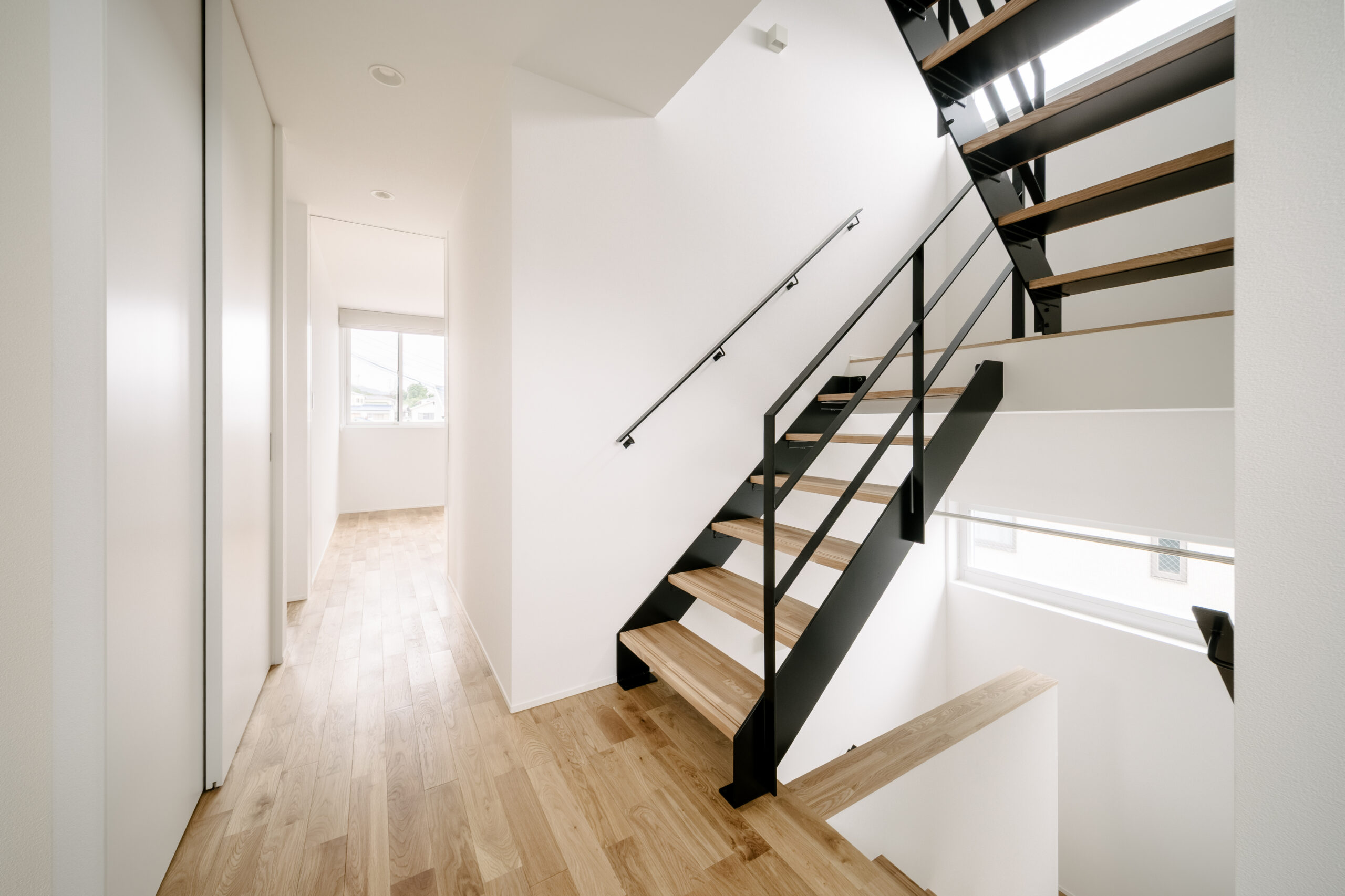 大人のためのアトリエ付き3階建て2世帯住宅 / 東大阪市東石切町