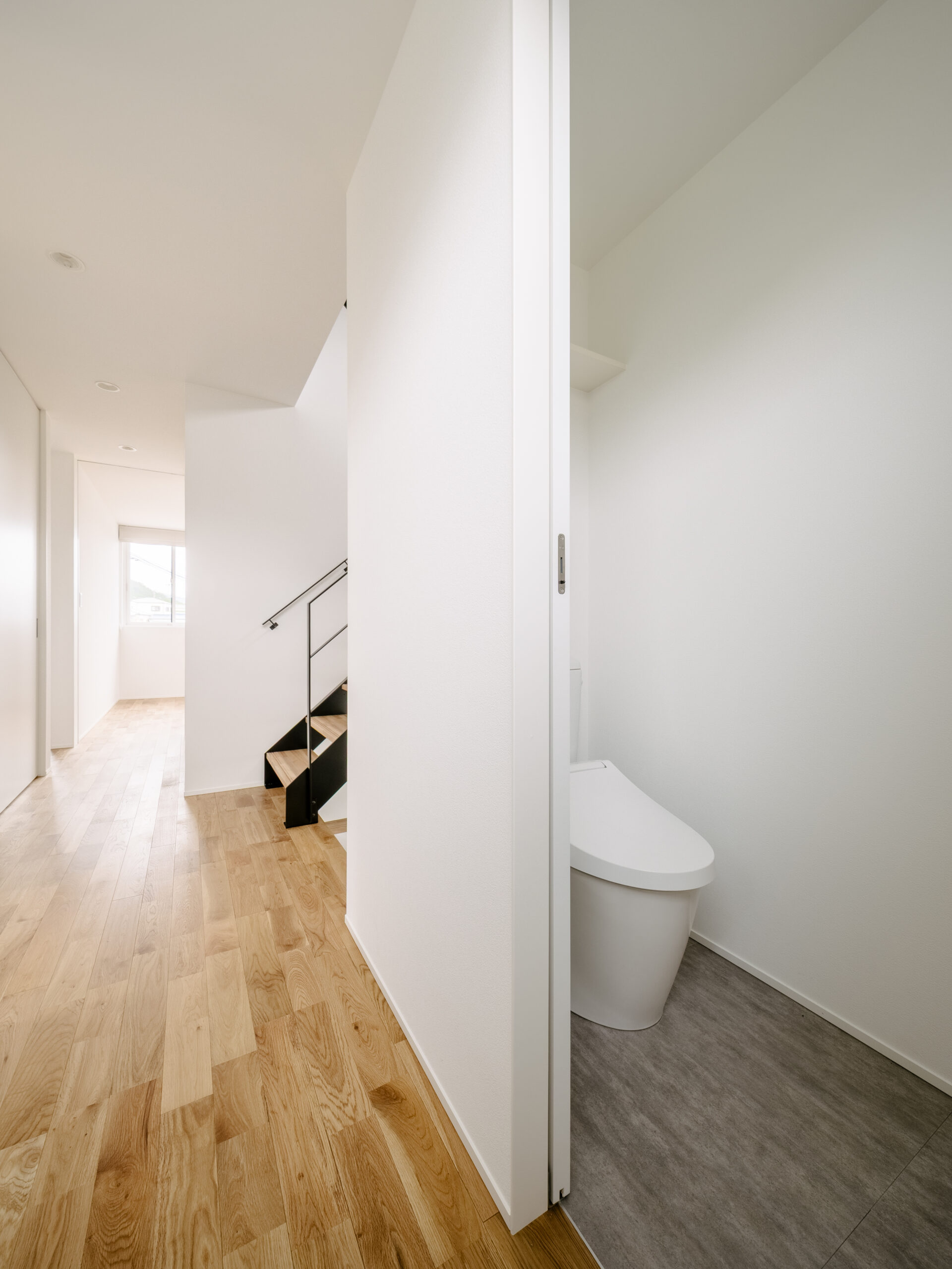 大人のためのアトリエ付き3階建て2世帯住宅 / 東大阪市東石切町