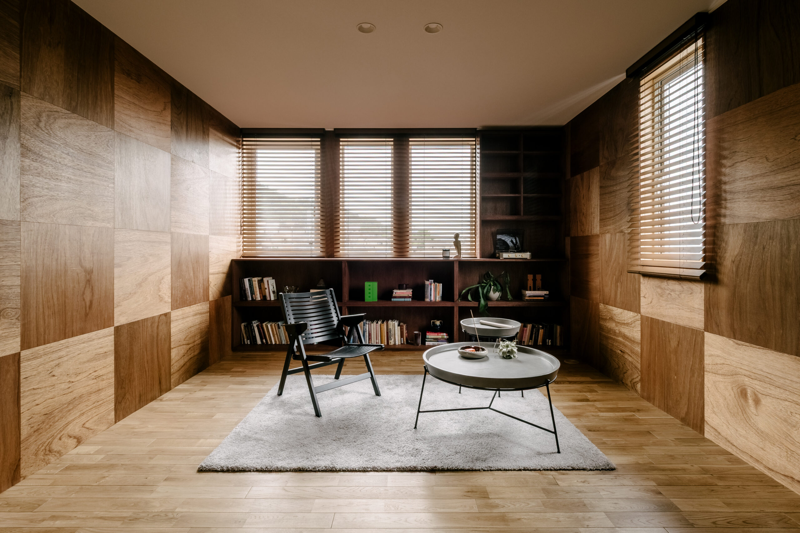 大人のためのアトリエ付き3階建て2世帯住宅 / 東大阪市東石切町