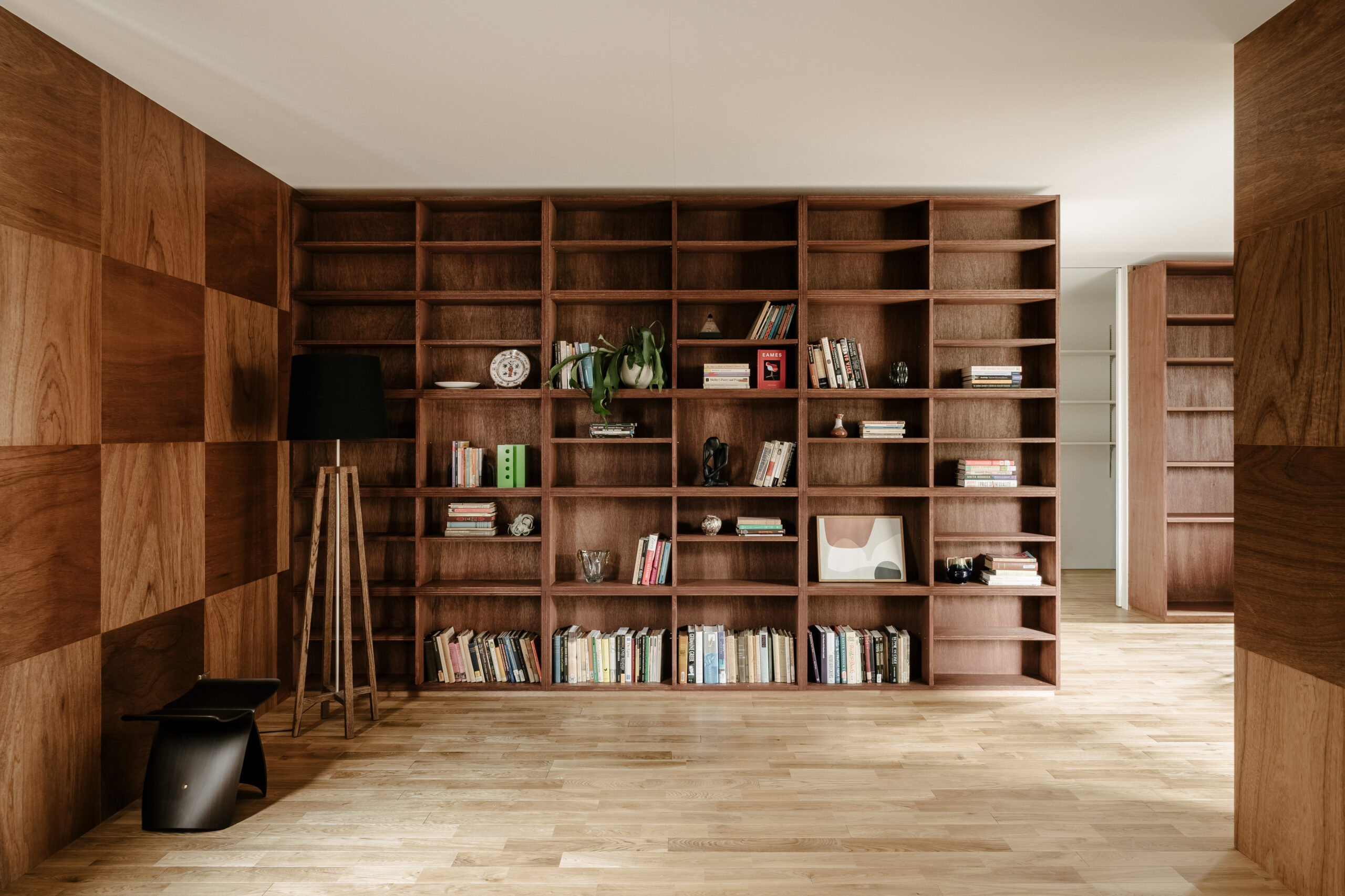 大人のためのアトリエ付き3階建て2世帯住宅 / 東大阪市東石切町