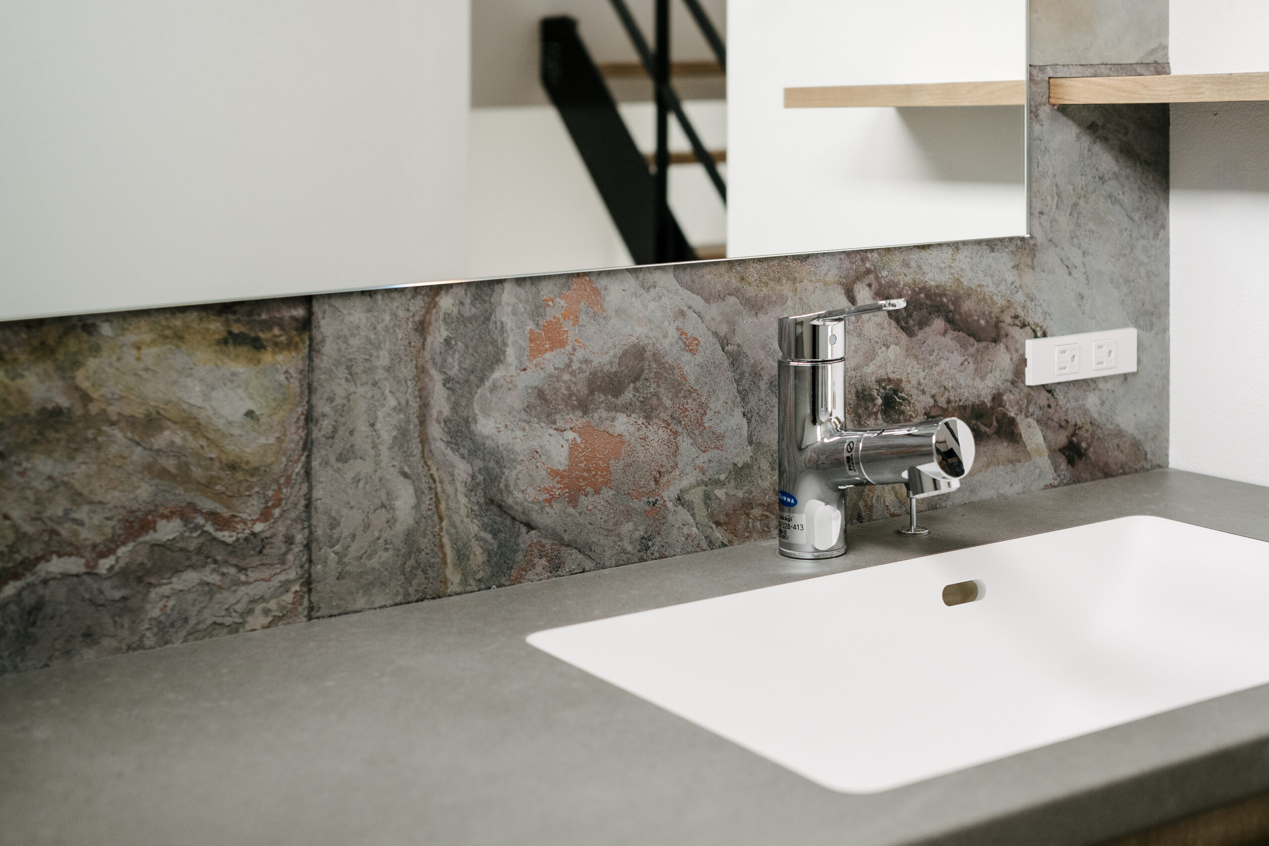 大人のためのアトリエ付き3階建て2世帯住宅 / 東大阪市東石切町