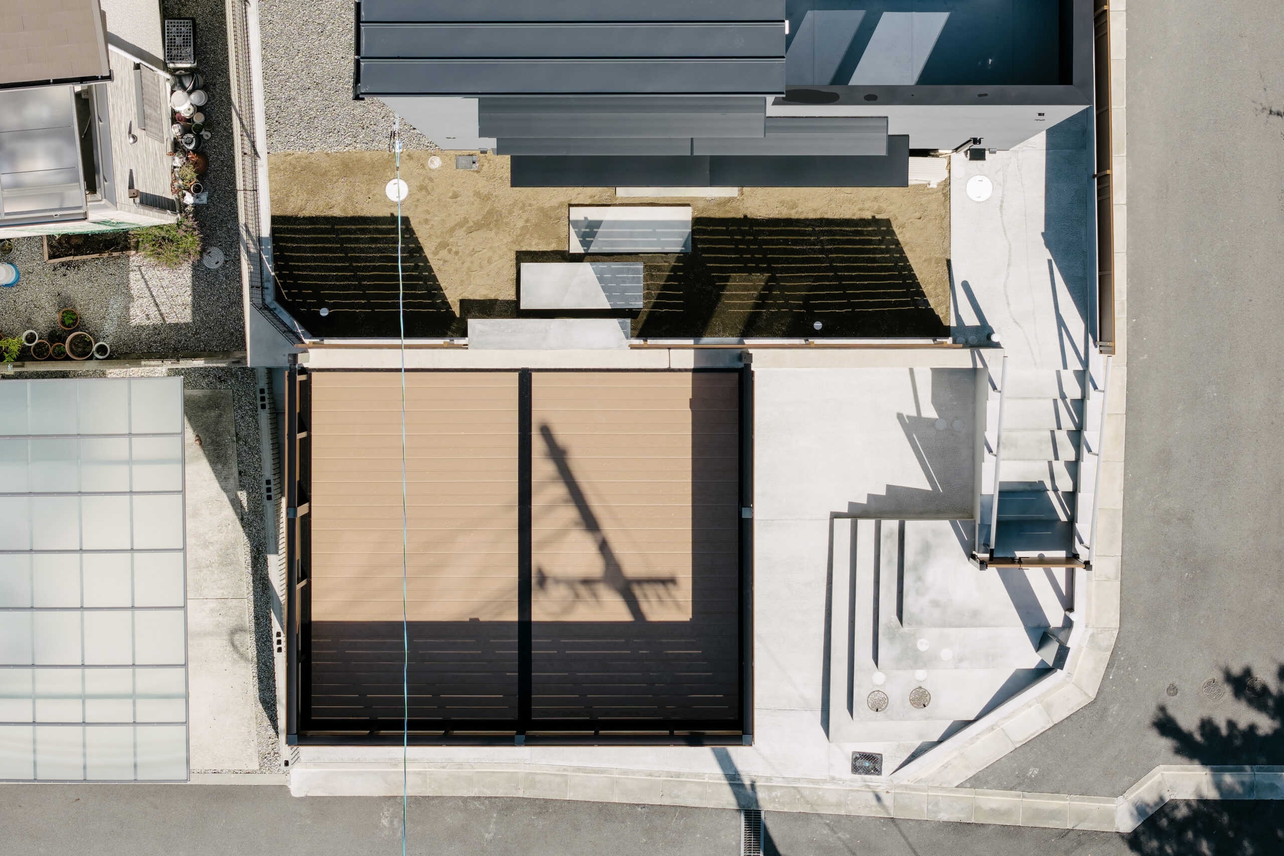 大人のためのアトリエ付き3階建て2世帯住宅 / 東大阪市東石切町