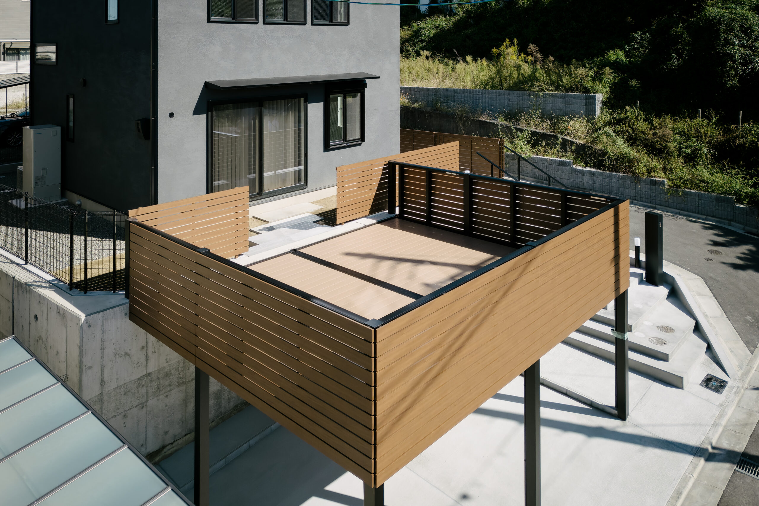 大人のためのアトリエ付き3階建て2世帯住宅 / 東大阪市東石切町