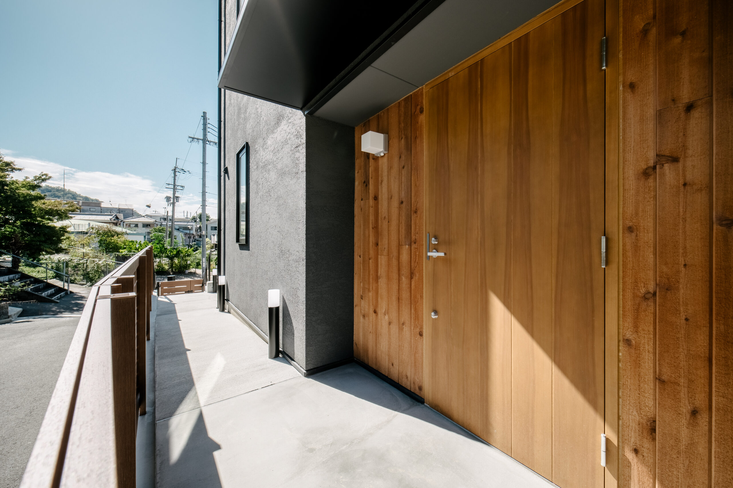 大人のためのアトリエ付き3階建て2世帯住宅 / 東大阪市東石切町