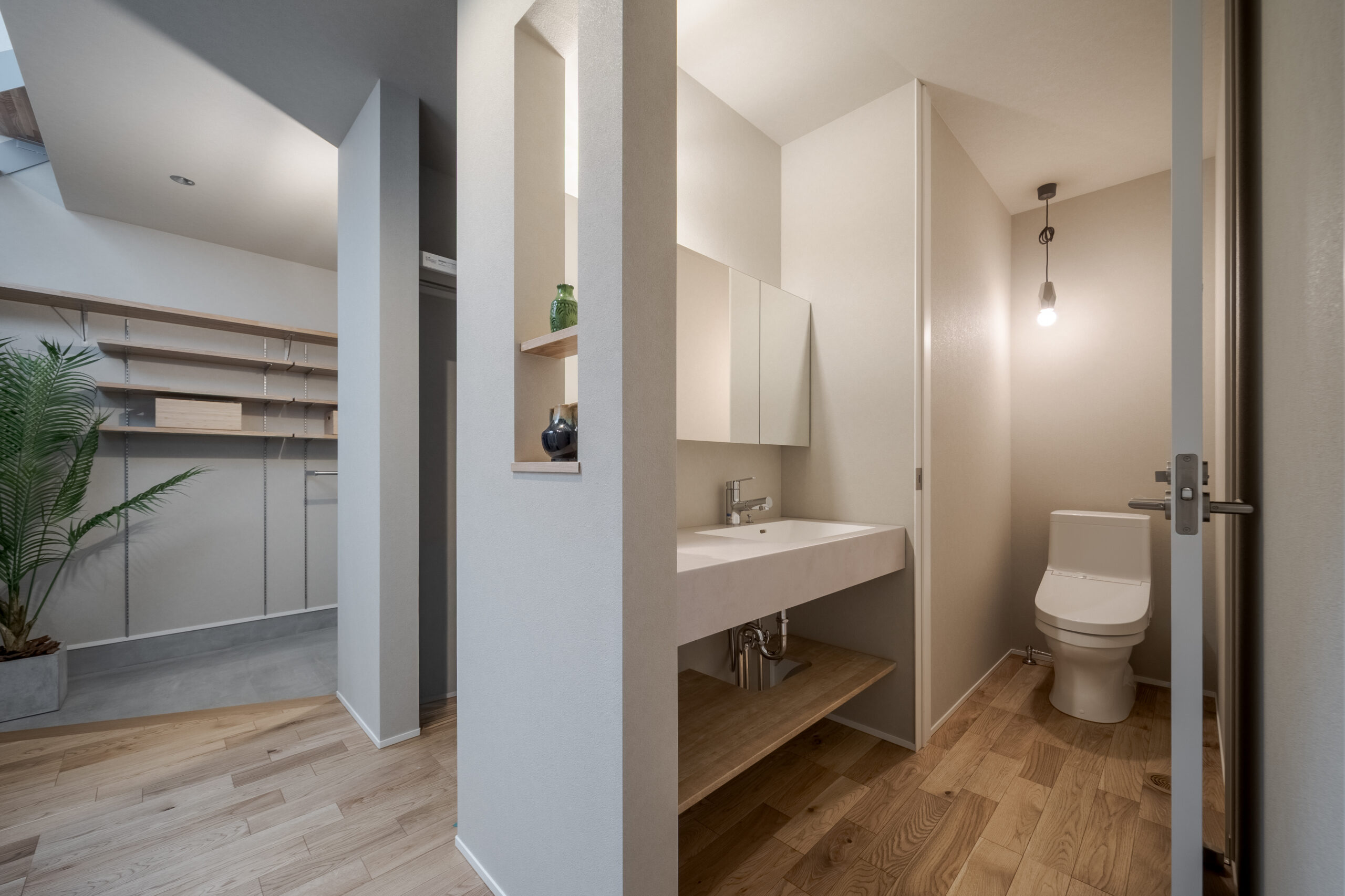 梁のみえる勾配天井の家 / 交野市私部西