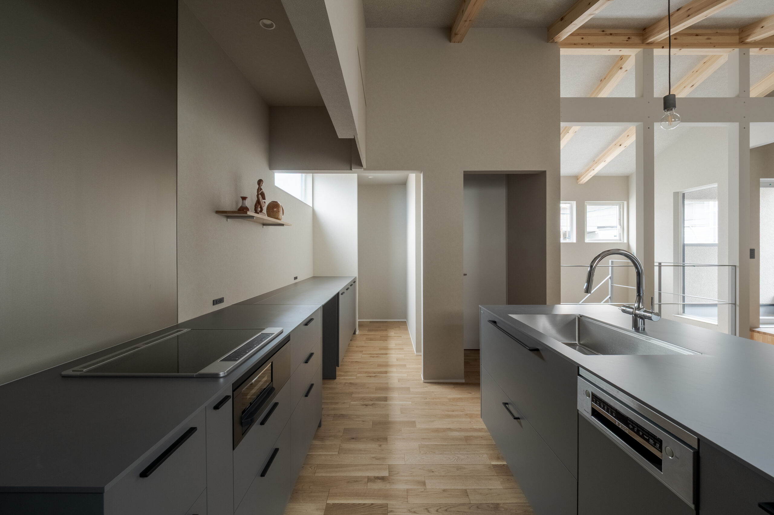 梁のみえる勾配天井の家 / 交野市私部西