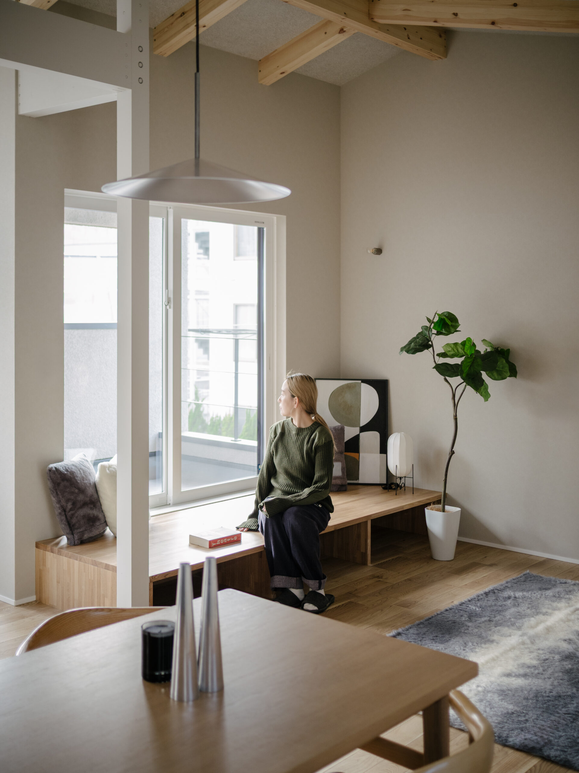 梁のみえる勾配天井の家 / 交野市私部西