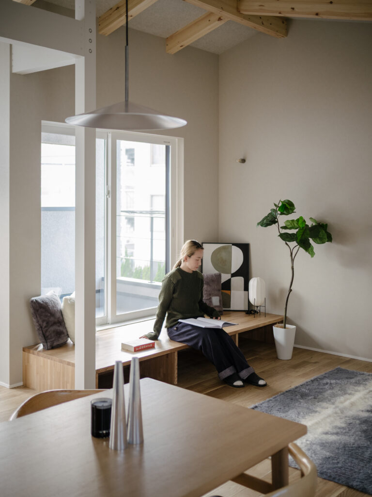 梁のみえる勾配天井の家 / 交野市私部西