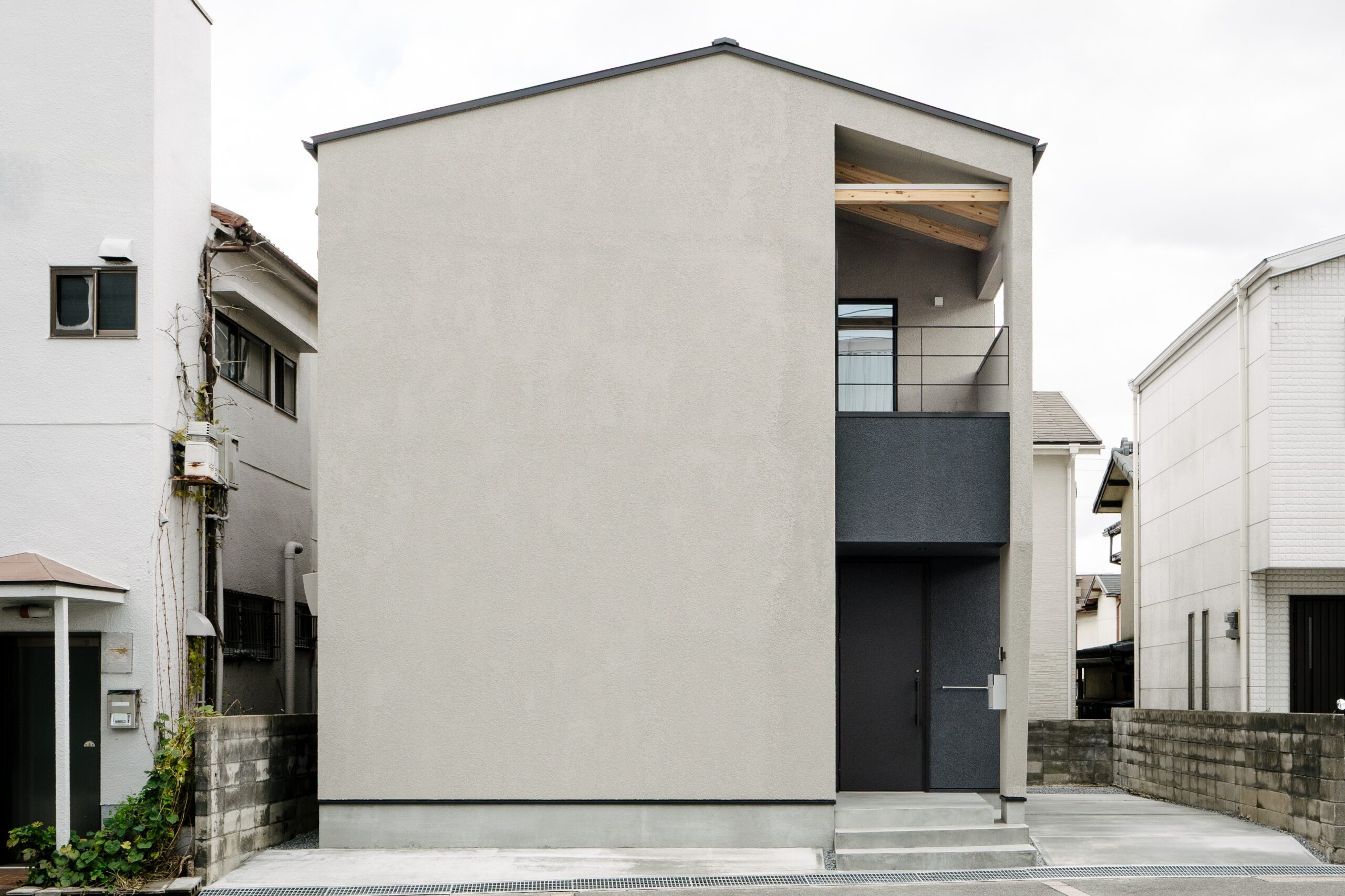 梁のみえる勾配天井の家 / 交野市私部西