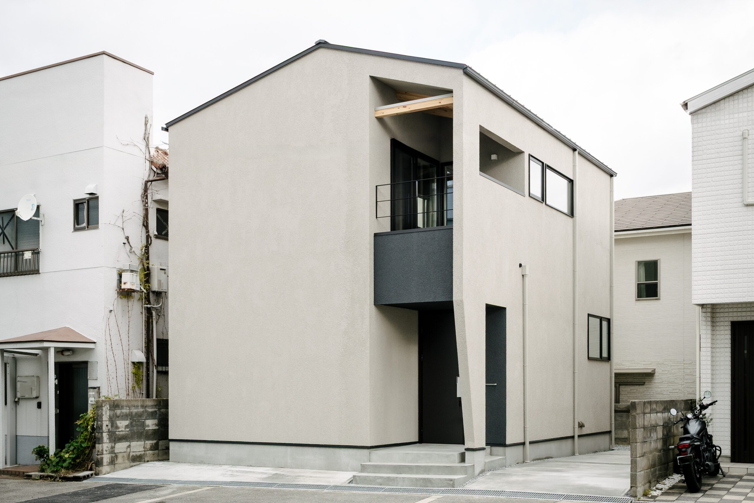 梁のみえる勾配天井の家 / 交野市私部西