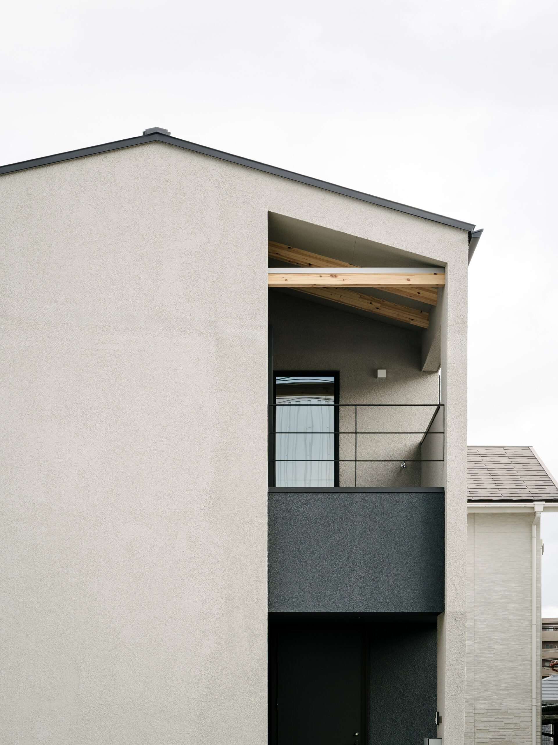 梁のみえる勾配天井の家 / 交野市私部西