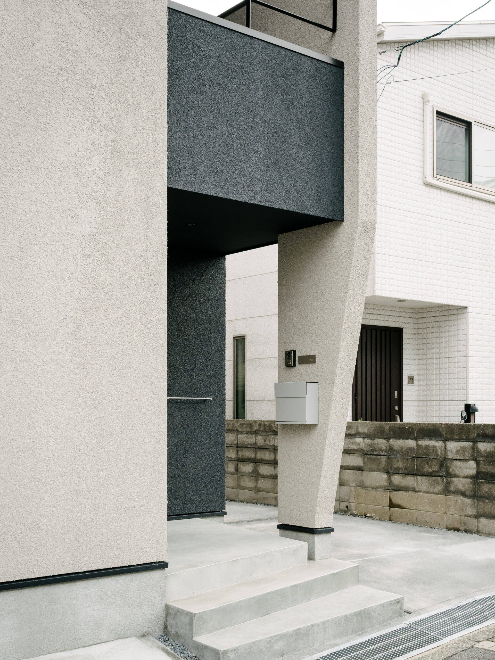 梁のみえる勾配天井の家 / 交野市私部西