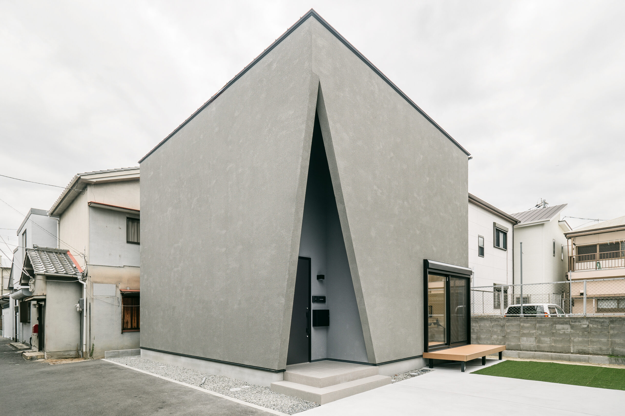 Case11.斜め壁の家　/　柏原市大正　/　W様邸