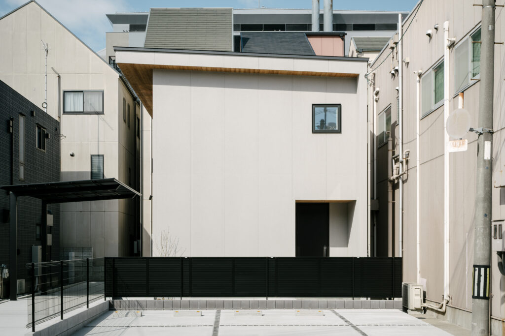 アール天井とつながる2階リビングの家 / 大阪市東成区